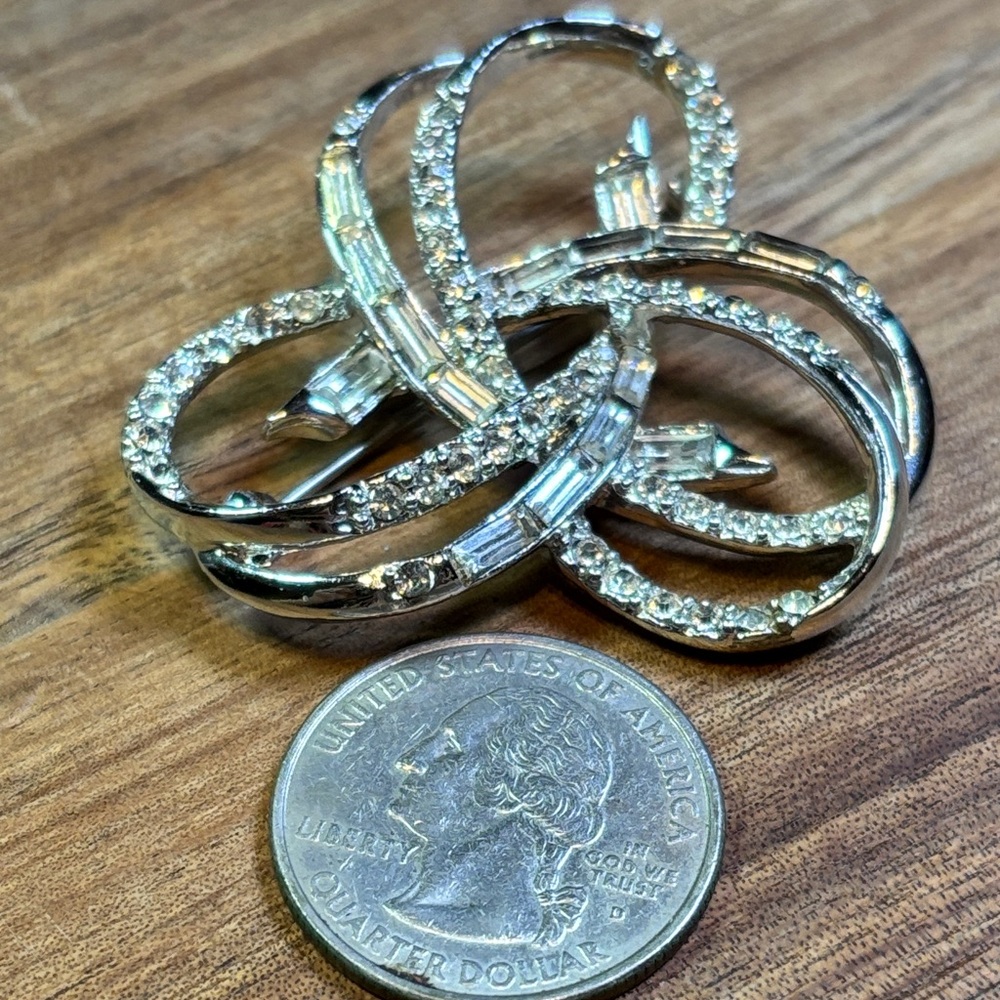 Silver tone brooch with clear stones - Picture 4 of 4